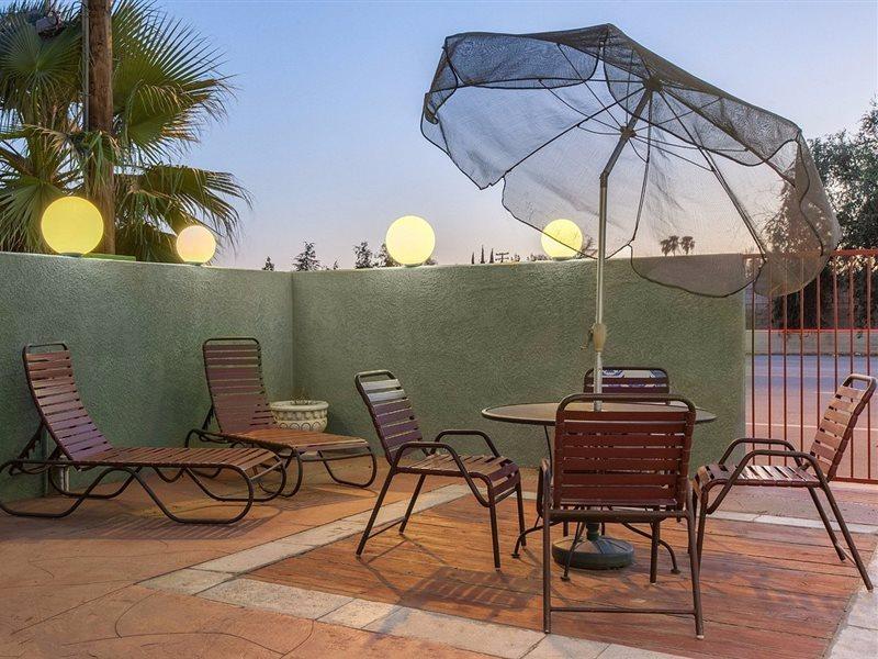America'S Best Value Inn & Suites Bakersfield Central Exterior photo