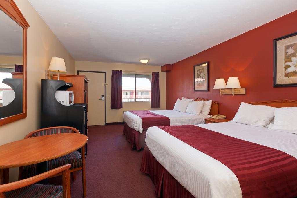 America'S Best Value Inn & Suites Bakersfield Central Exterior photo