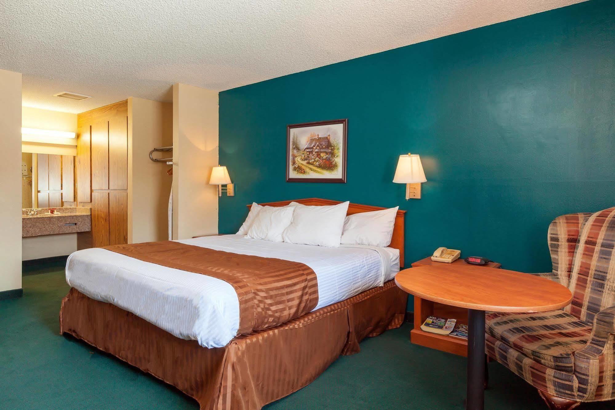 America'S Best Value Inn & Suites Bakersfield Central Exterior photo